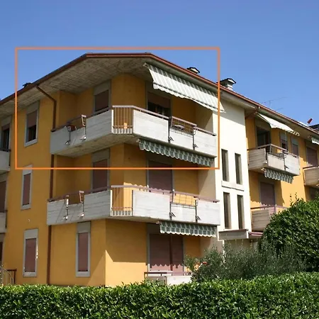 In Der Zweiten Etage Mit Balkon